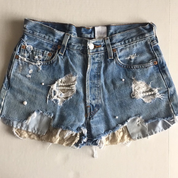 Levi's Pants - Vintage Levi’s distressed denim shorts 28